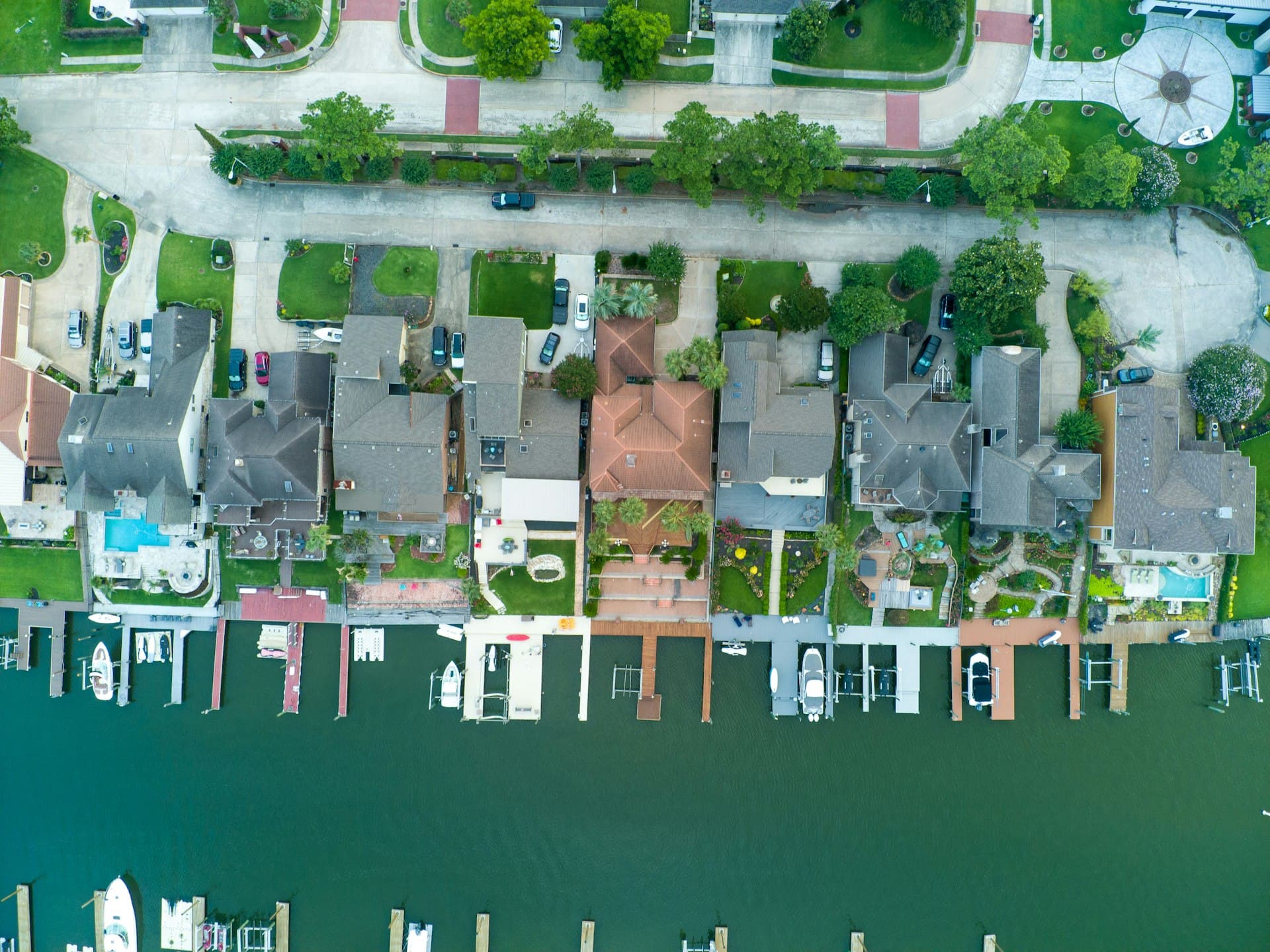 Aerial view of waterfront homes with boats and docks in Florida