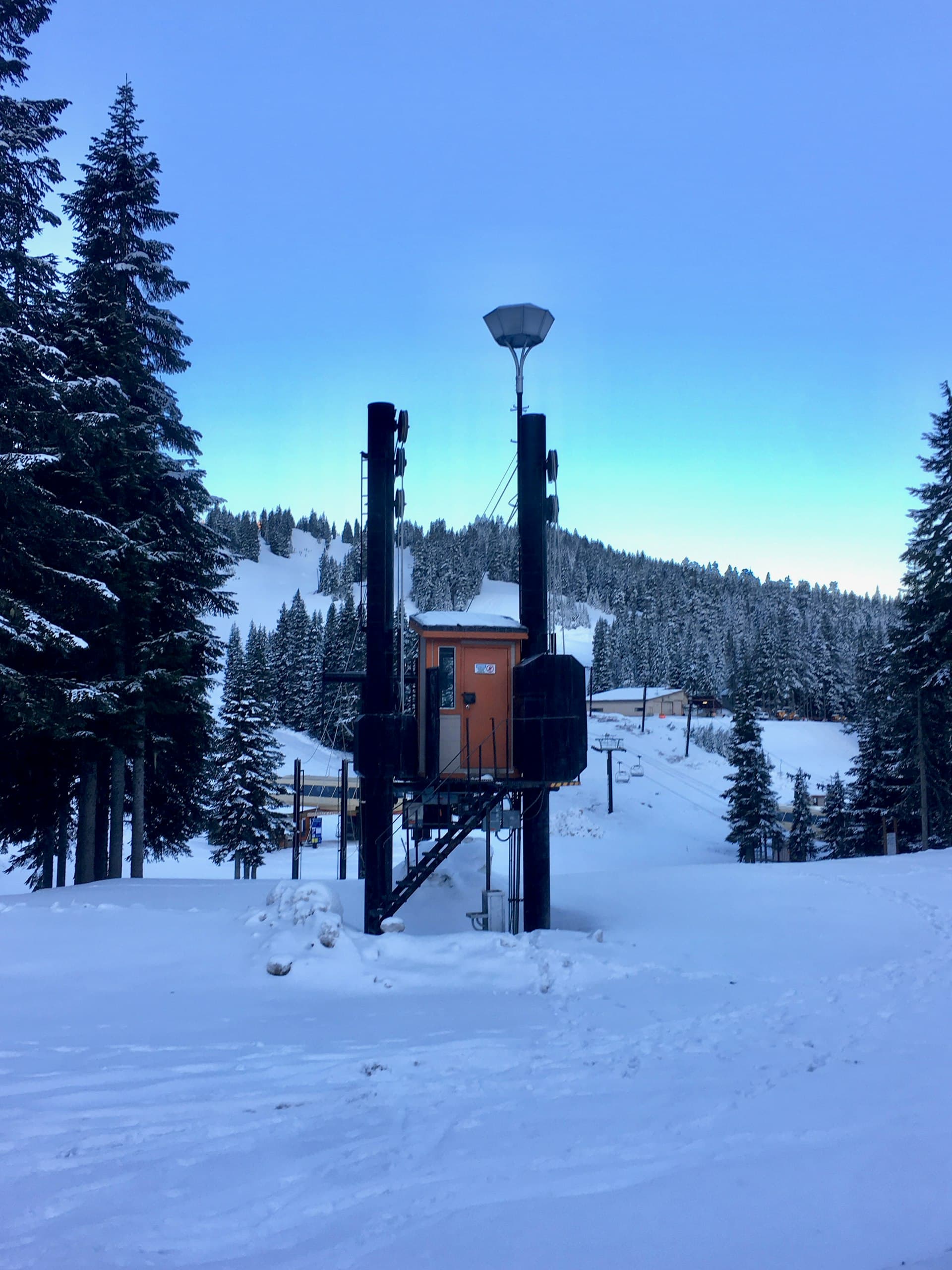 Washington State winter snow scene at Stevens Pass showing snowy mountain conditions